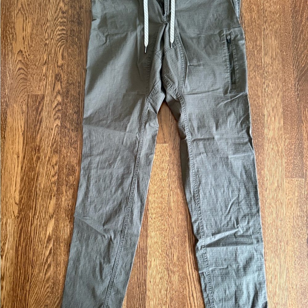 Vuori men’s ripstop pants oregano medium